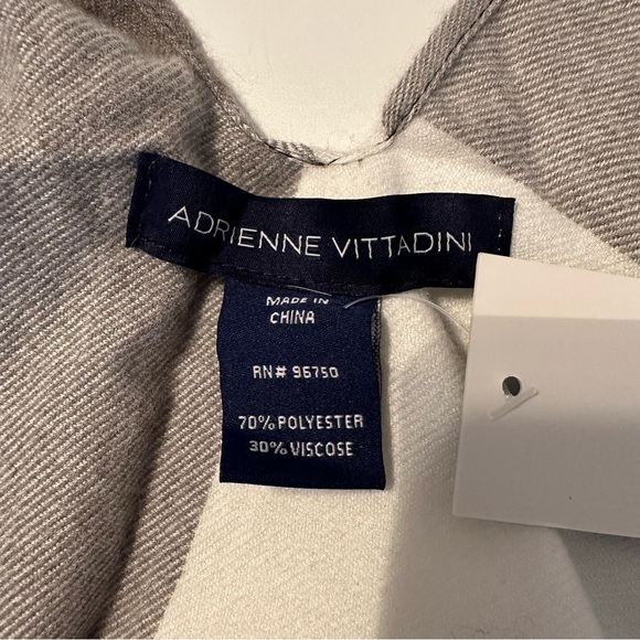 Adrienne Vittadini Plaid Black Gray Fringe Wrap NWT - Picture 4 of 7